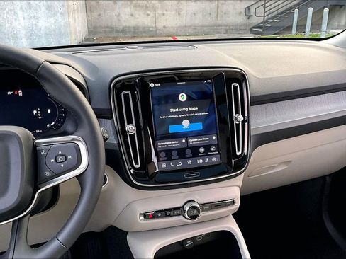 New 2026 Volvo XC40 B5 Plus image 28