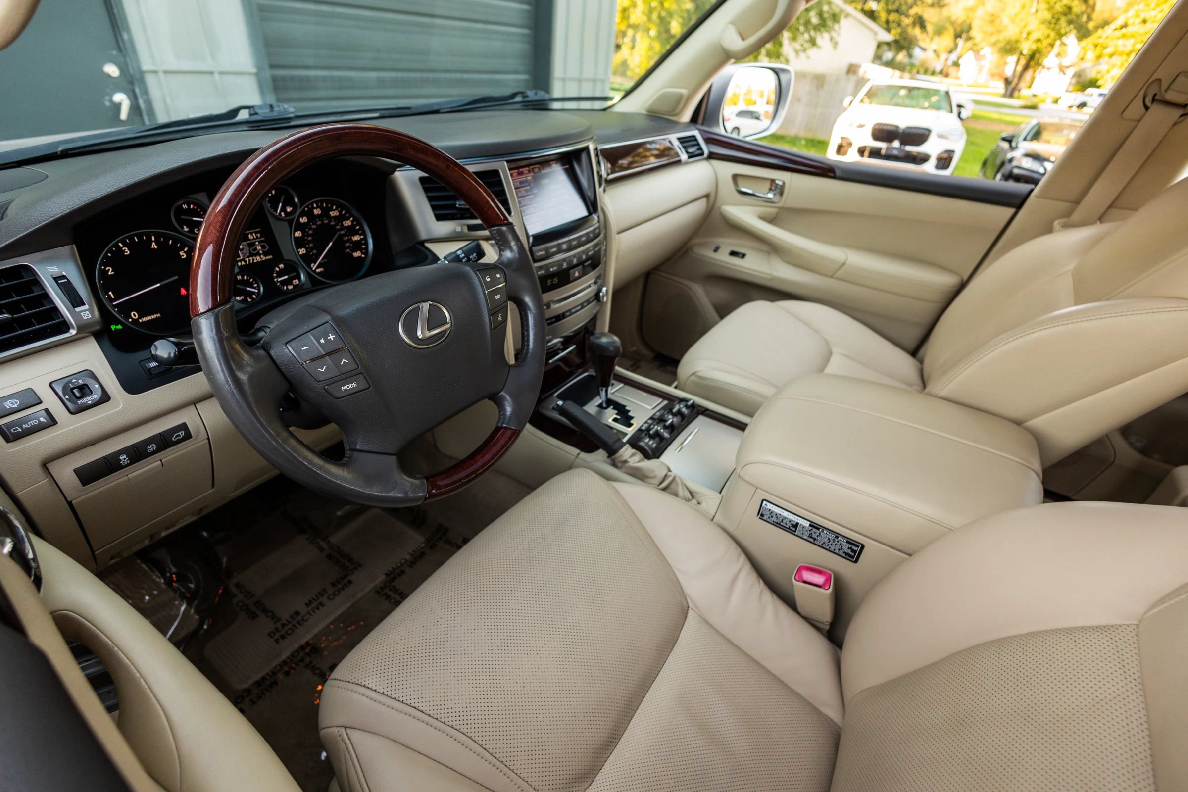 Used 2013 Lexus LX 570 4WD image 12