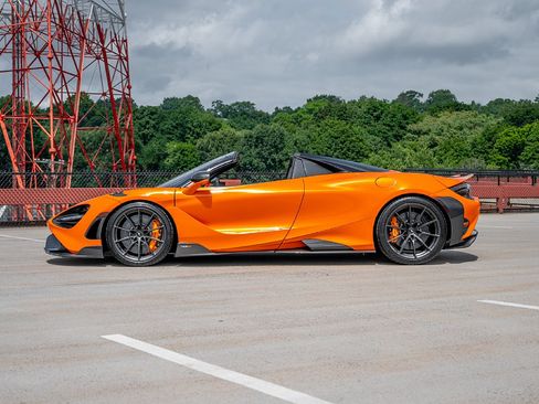 Used 2022 McLaren 765LT RWD image 4