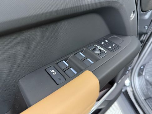 New 2026 Land Rover Defender 110 X-Dynamic SE AWD/4WD image 14