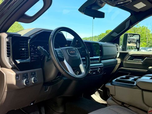 Used 2024 GMC Sierra 2500 SLE w/ SLE Value Package; AWD/4WD image 17
