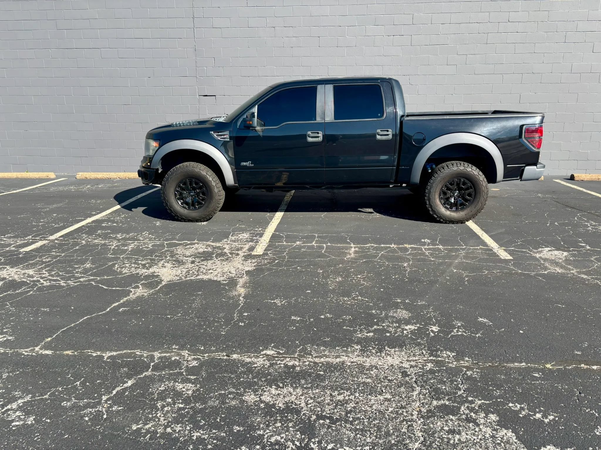 Used 2014 Ford F150 Raptor w/ Equipment Group 801A Luxury AWD/4WD image 2
