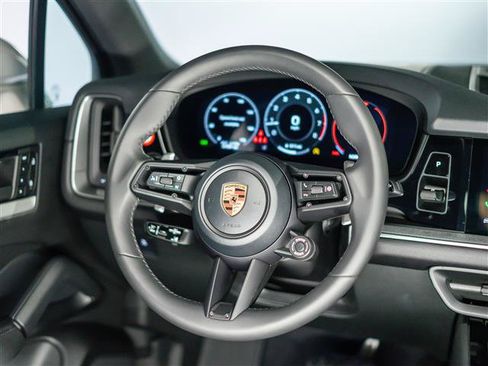 Certified 2026 Porsche Cayenne AWD/4WD image 4
