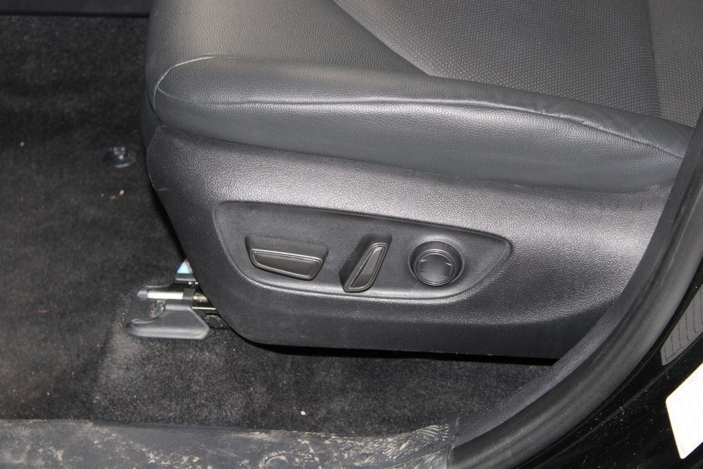 Used 2025 Toyota Grand Highlander AWD image 16