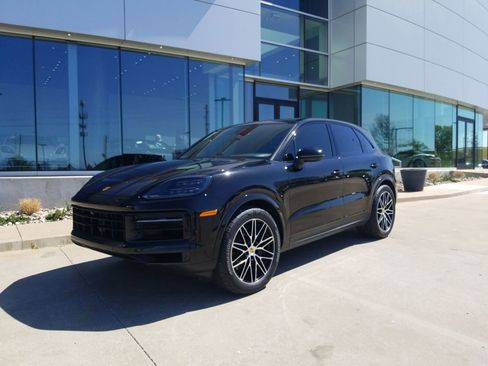 Certified 2024 Porsche Cayenne image 1