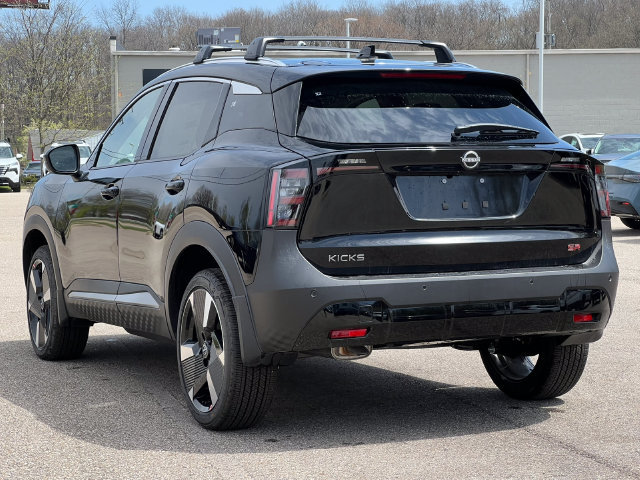 Used 2026 Nissan Kicks SR w/ Cold Weather Package FWD image 7