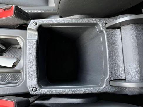 Used 2024 Volkswagen Tiguan SE image 25