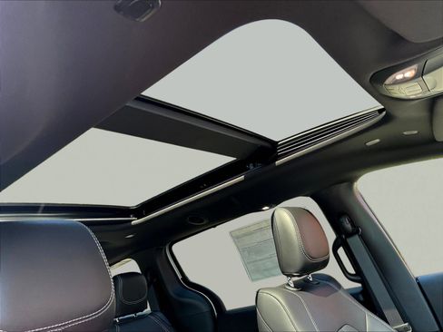 New 2026 Chrysler Pacifica Select AWD/4WD image 13