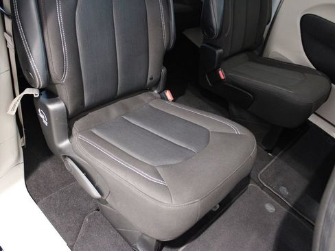 Used 2023 Chrysler Voyager LX FWD image 25