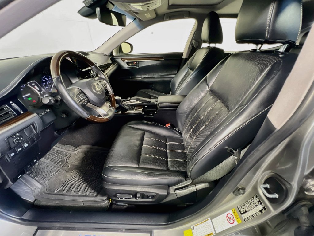 Used 2016 Lexus ES 300h w/ Luxury Package w/Wood Trim FWD image 21