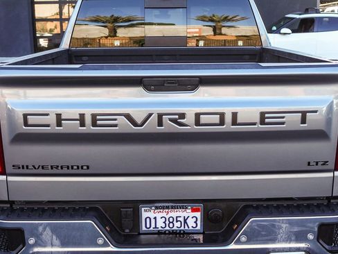 Used 2022 Chevrolet Silverado 1500 LTZ w/ LTZ Premium Package AWD/4WD image 12