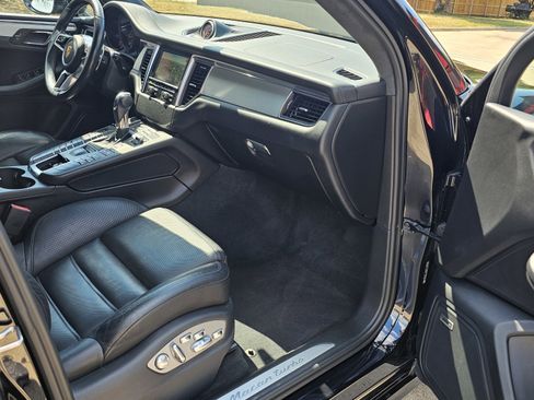 Used 2016 Porsche Macan Turbo w/ Premium Package Plus image 33