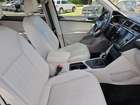 Used 2023 Volkswagen Tiguan SE FWD image 10