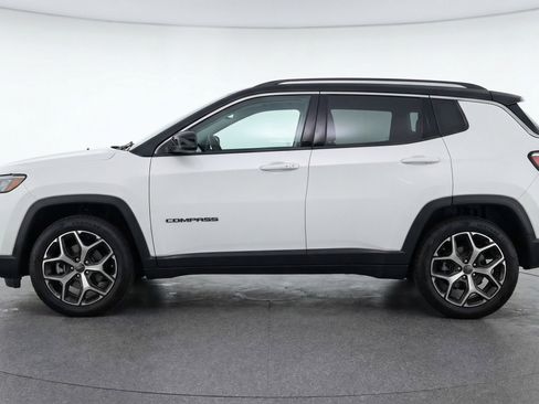 Used 2025 Jeep Compass Limited AWD/4WD image 5
