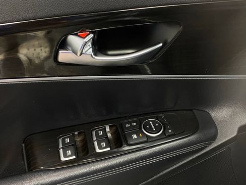 Used 2019 Kia Sorento AWD V6 image 13