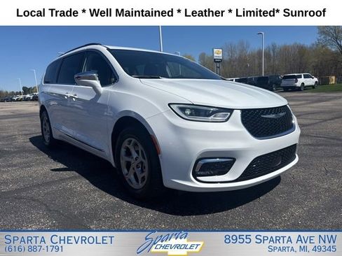 Used 2022 Chrysler Pacifica Limited image 1