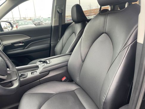 Used 2025 Toyota Grand Highlander FWD image 36