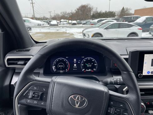 Used 2025 Toyota 4Runner TRD Off-Road image 34