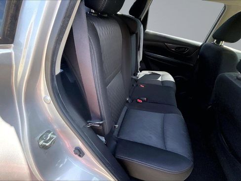 Used 2020 Nissan Rogue S FWD image 27