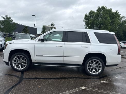 Used 2020 Cadillac Escalade Luxury AWD/4WD image 2