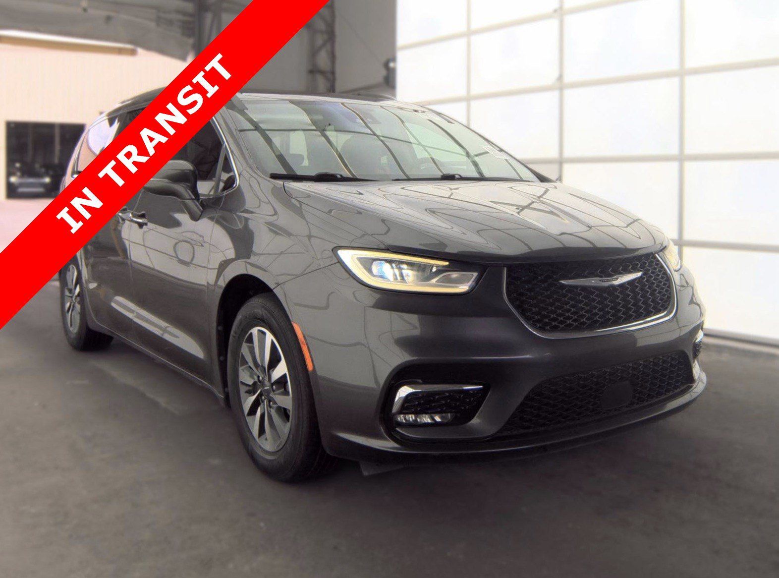 Used 2021 Chrysler Pacifica Touring-L FWD image 5