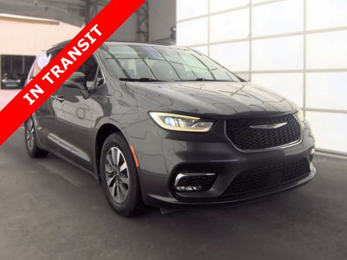 Used 2021 Chrysler Pacifica Touring-L FWD image 5