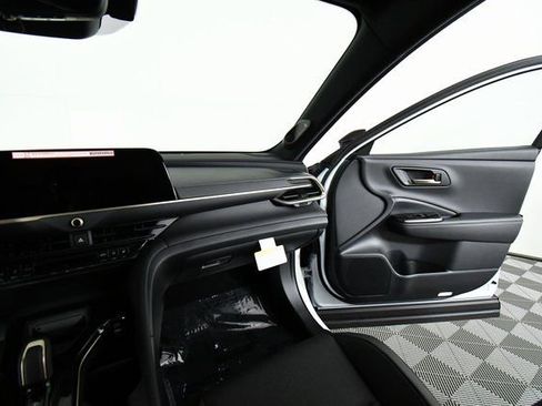 New 2025 Toyota Crown Signia Limited image 20