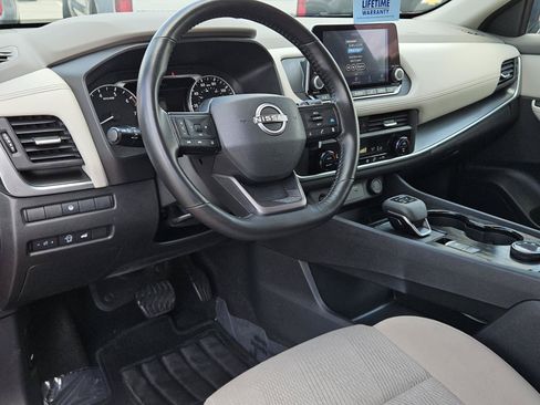 Used 2025 Nissan Rogue SV AWD/4WD image 26