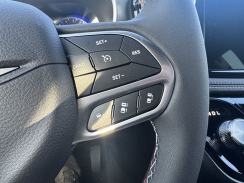 New 2027 Chrysler Pacifica Select AWD/4WD image 21