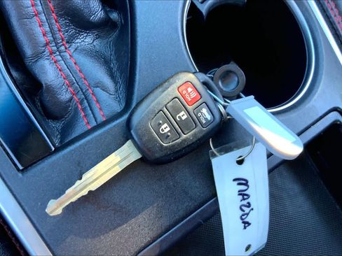 Used 2017 Toyota Camry XSE image 14