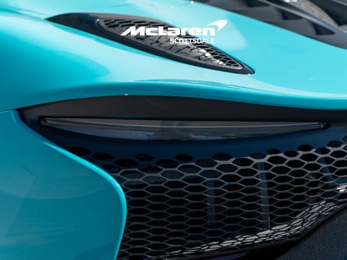 Used 2025 McLaren Artura image 23