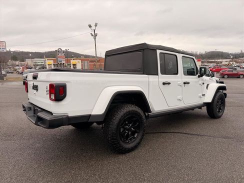 Used 2023 Jeep Gladiator Sport image 7
