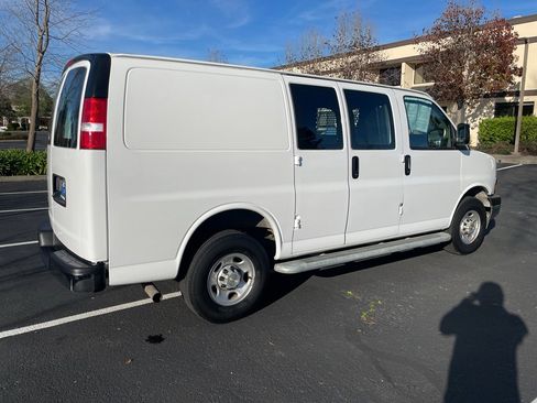 Used 2024 Chevrolet Express 2500 w/ Driver Convenience Package image 7