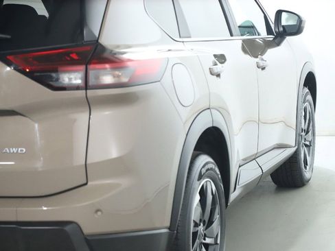 Used 2025 Nissan Rogue SV AWD/4WD image 46