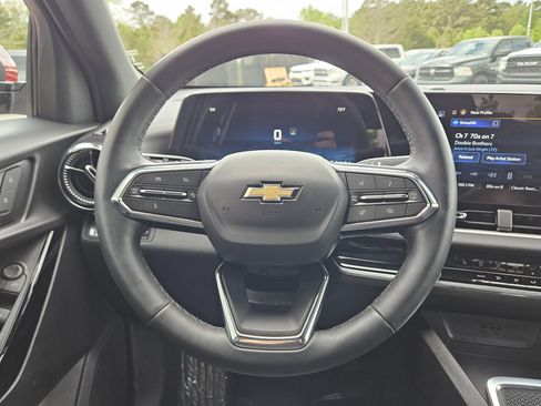 Used 2025 Chevrolet Equinox LT w/ Safety and Technology Package AWD/4WD image 15