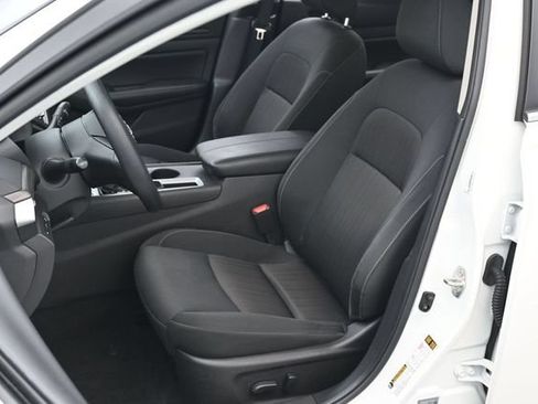 Used 2025 Nissan Altima 2.5 SV FWD image 10