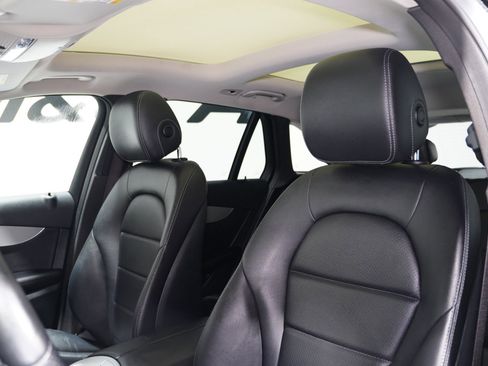 Used 2019 Mercedes-Benz GLC 300 4MATIC SUV image 15