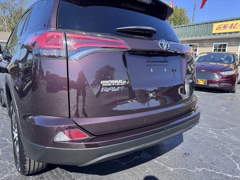 Used 2018 Toyota RAV4 LE image 16