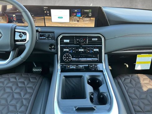 New 2026 Nissan Armada Platinum Reserve AWD/4WD image 4