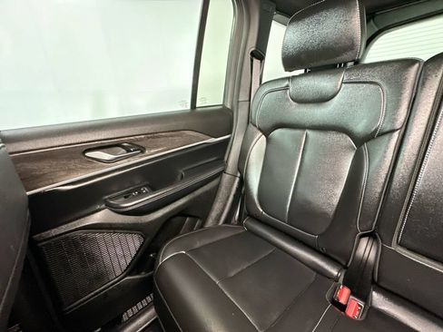Used 2025 Jeep Grand Cherokee Limited AWD/4WD image 12