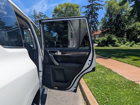 Used 2019 Lexus GX 460 Premium AWD/4WD image 12