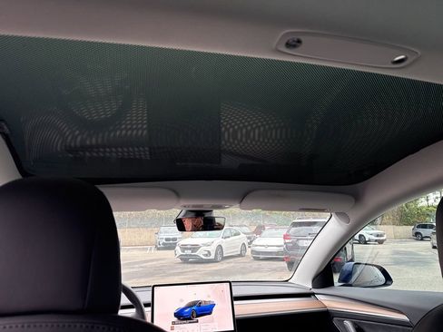 Used 2023 Tesla Model 3 Performance image 9