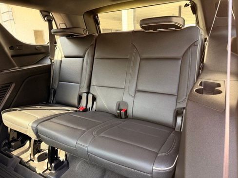 Used 2024 GMC Yukon SLT w/ SLT Luxury Package RWD image 26