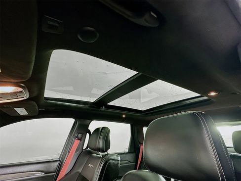 Used 2017 Jeep Grand Cherokee SRT image 21