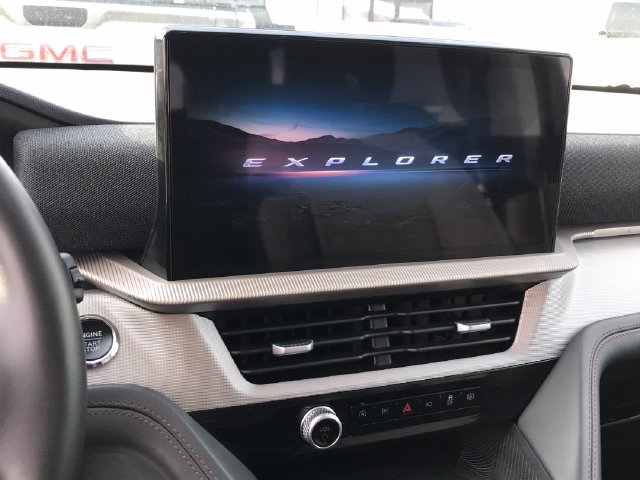 Used 2025 Ford Explorer Active AWD/4WD image 5
