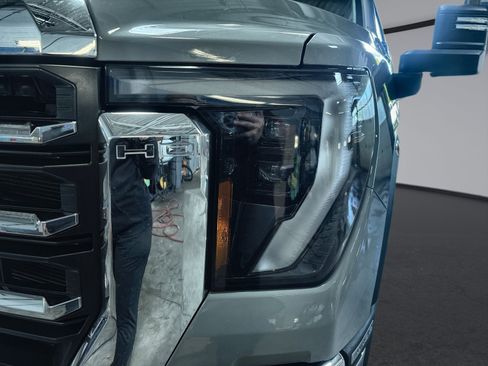 Used 2025 GMC Sierra 3500 SLE w/ SLE Value Package image 17