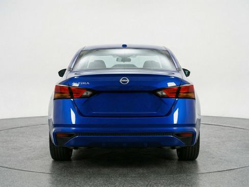 Used 2025 Nissan Altima 2.5 SV image 7
