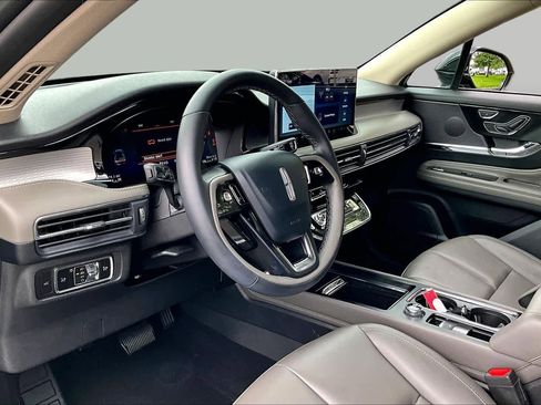 Used 2025 Lincoln Corsair FWD image 16