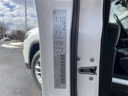 Used 2019 Jeep Cherokee Latitude Plus image 31