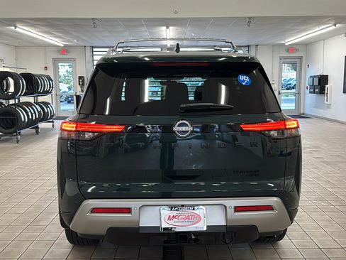 Used 2025 Nissan Pathfinder Platinum AWD/4WD image 6